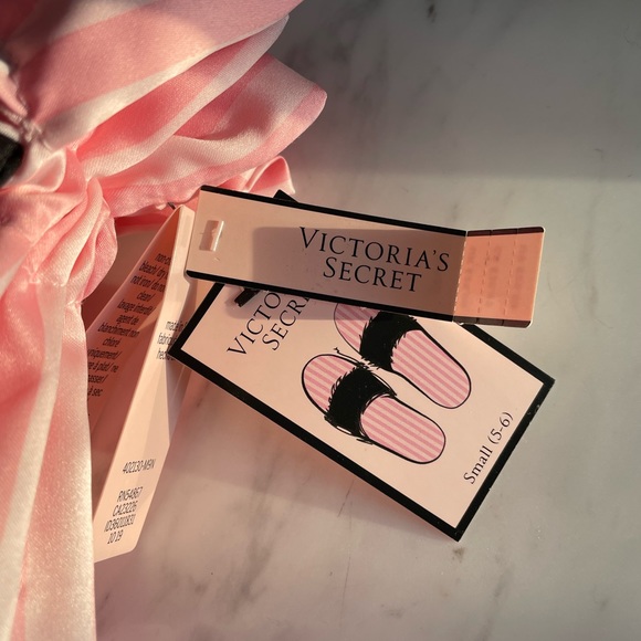 BNWT Victoria’s Secret Slippers (size 5-6) - Picture 3 of 4